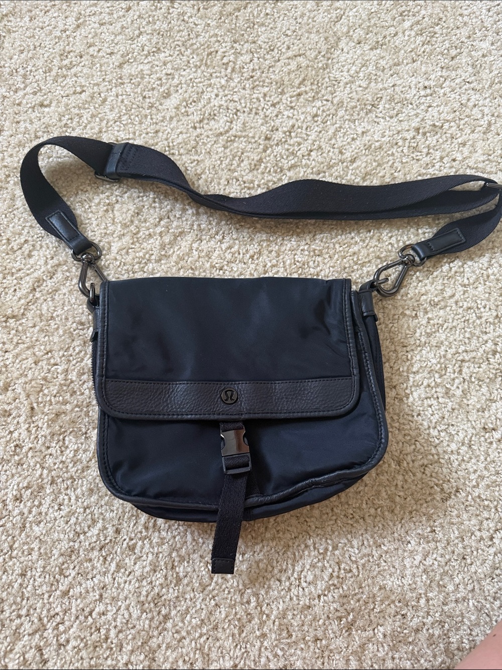 lululemon athletica Black Nylon Crossbody Messenger Bag